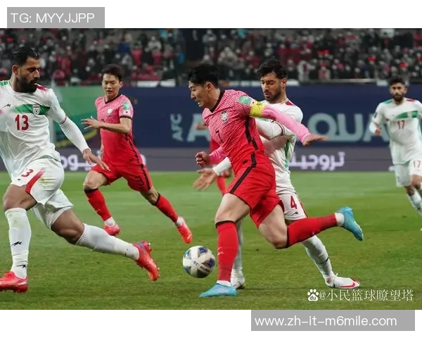 足球比赛中意外事件发生球迷用足球砸坏停放车辆引发热议